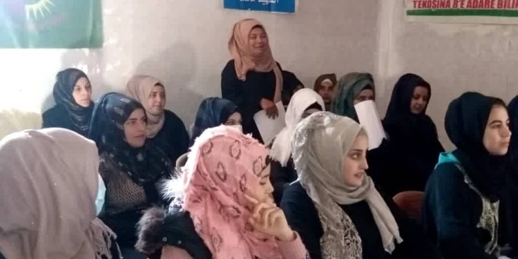 Ji aliyê Yekîtiya Jinên Ciwan ên Reqayê semînerek hate li darxistin