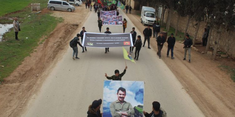 Tevgera Xwendekarên Demokratîk li Şehbayê li dijî dagirkirina Efrînê meşiyan