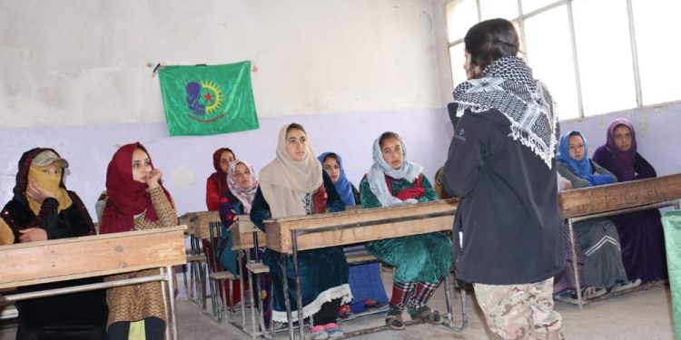 Yekîtiya Jinên Ciwan ên Hesekê perwerdeya leşkerî bidawî kirin