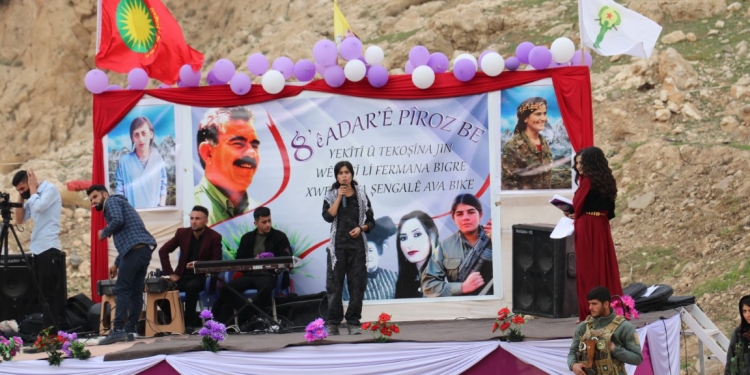 Jinan li çiyayê Şengalê bi soza azadiya jinê û avakirina xweseriya Şengalê dest bi şahiya 8’ê Adarê kirin