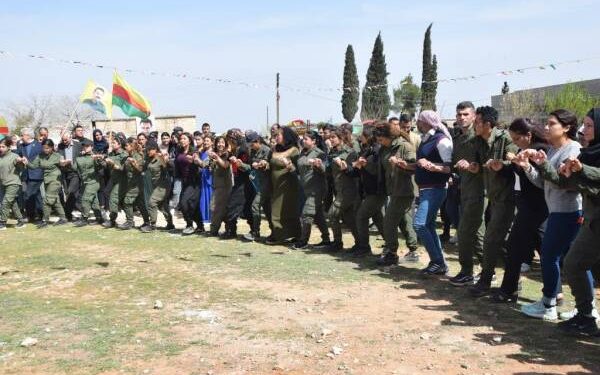 Li bajarê Kobanê rojbûna Rêber Apo hate pîroz kirin