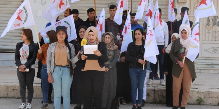 Ciwanên PYD`ê li Minbicê li dijî îxaneta PDK`ê daxuyanî da