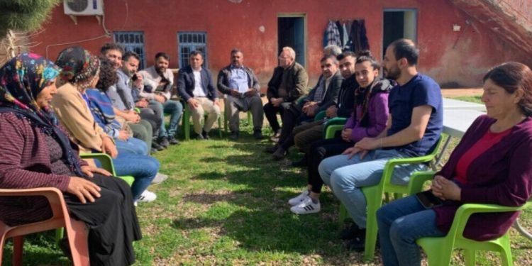 Polîsên faşîst li hember pîrozkirina Rojbûna Rêber Apo astengiyan derdixin