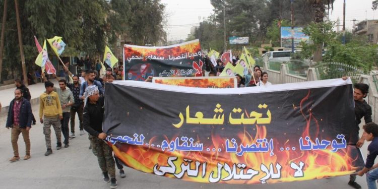 Ciwanên Minbicê li dijî dagirkeriya dewleta Tirk meşiyan