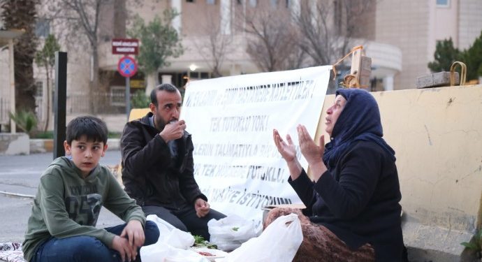 Malbata Şenyaşar: Qêrîna edaletê ya dayikê her roj li hemû kolanên Rihayê olan dide