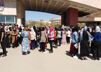 Xwendekarên zanîngehê li dijî nedayîna bûrsê nerazîbûn nîşan didin