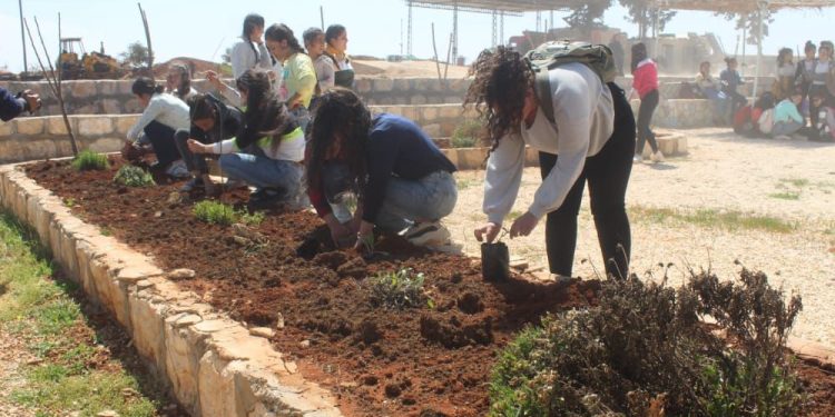 Yekîtiya Jinên Ciwan ên herêma Efrînê bi hatina 4’ê Nîsanê re dar çandin