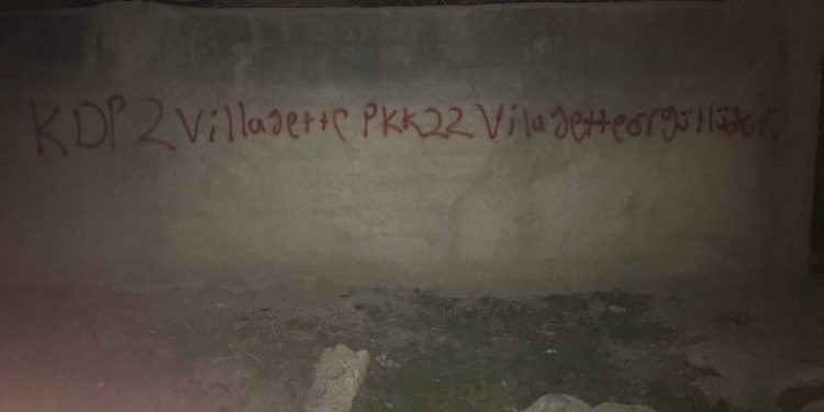 Ciwanên Welatparêz li dijî dagirkeriyê li Wanê nivîsîn – “Li Kurdistanê cihê dagirker û xiyanetkaran nîne”