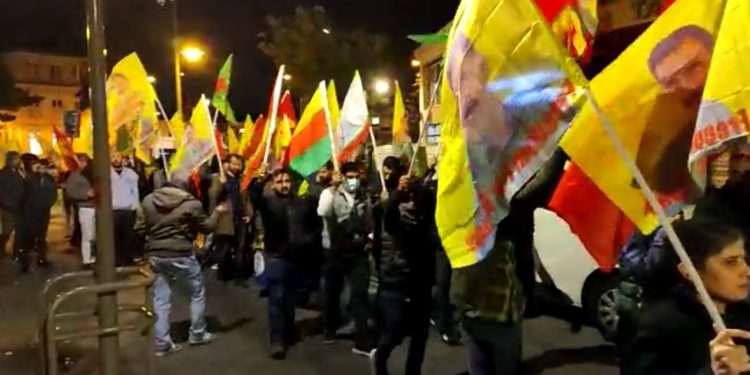 Ciwanên Villiers Le Bel li dijî dagirkeriyê meşiyan