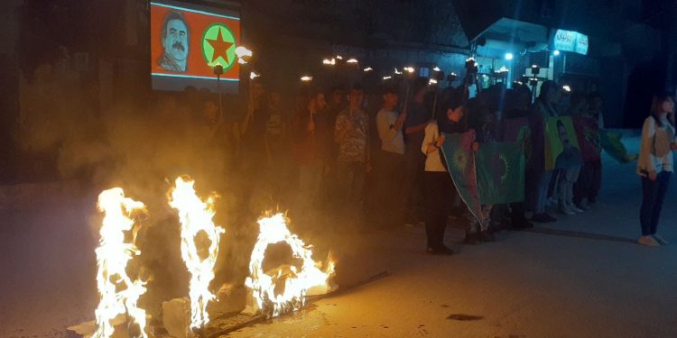 Li Helebê ciwan û jinên ciwan ve meşiyan