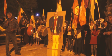 Ciwanên Mexmûrê li dijî dagirkeriyê meşiyan