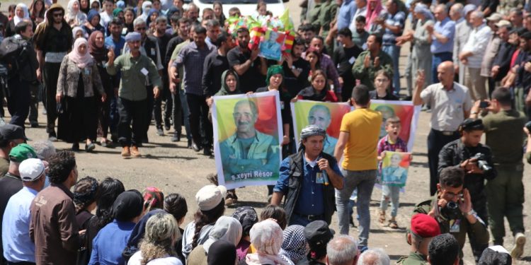 Şehîd Ekrem Ustak li Şehîdgeha Şehîd Xebat Dêrik bi merasîmeke girseyî hate definkiririn