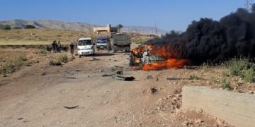 Li ser rêya gundê Sêgirka yê rojhilatê Qamişlo erebeyek hate hedefgirtin