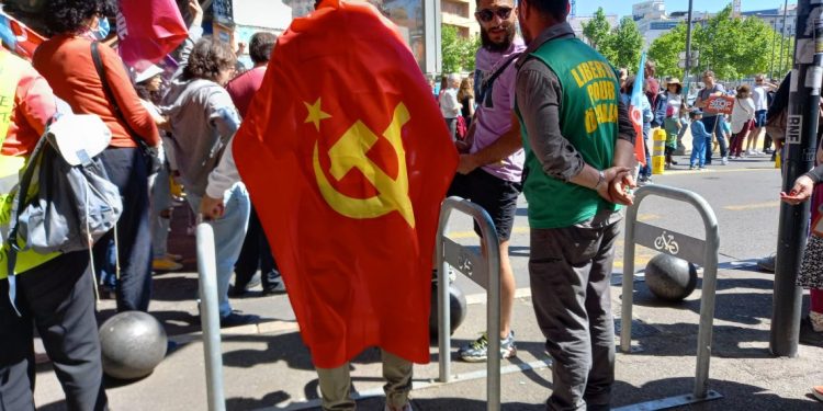 Di meşa karkeran de ciwanan îmze ji bo derxistina PKK’ê ji lîsteya terorê komkirin