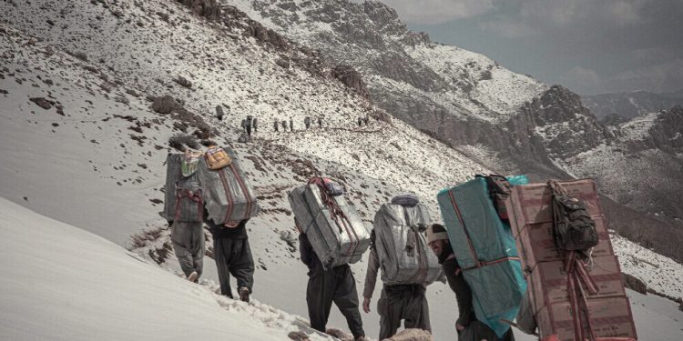 Ji aliyê hêzên Îranê ve di meha Nîsanê de 4 kolber hatin kuştin û bi dehan jî birîndar bûn