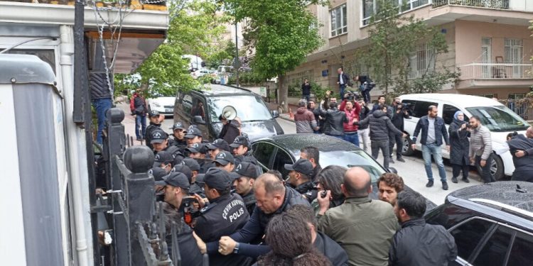 Polîsên faşîst êrîşî HDP’ê kirin û 6 kes ji wan destgîr kirin