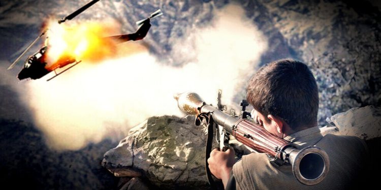 LEZGÎN: Gerîlayên Azadiyê yên Kurdistanê li qada Zapê helîkoptereke Skorsky xistin xwarê