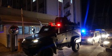 Polîsên Tirk li Mersînê avêtin ser malan û 2 Kurd destgîr kirin