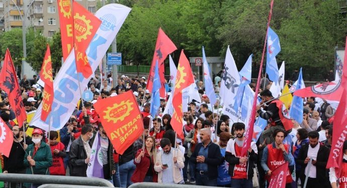 1’ê Gulanê li Amedê: Wê Kurd tu carî PDK’ê efû neke