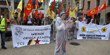 Meşa Dirêj a li Swîsreyê bi dirûşmeya ” Werin Cenga Azadiya ” roja xwe ya 2’yemîn bi dawî kir