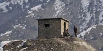 Cerdevanên ku li sînor tên girtin: Em xwe heya êvarê di bin zinarekî de vedişêrin