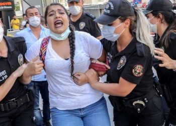 Li Dersimê, polîsan êriş birin ser xwendekarên Zanîngeha Mûnzûrê ku govend digerandin