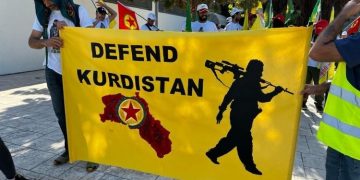 Li Yewnanîstanê meşa dirêj ya ciwana di roja xwe ya duyemîn de dewam dike