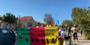 Li Yewnanîstanê meşa dirêj a ciwanan ya li dijî dagirkeriyê dest pêkir