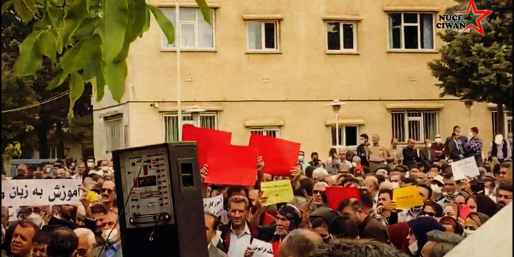 Mamosteyên Îran û Rojhilatê Kurdistanê ji bo “mafê perwerdeyê” daketin qadan