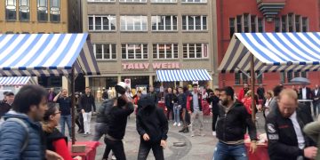 Ciwanên Kurd li her derê li ber faşîzmê astengiyan çêdikin