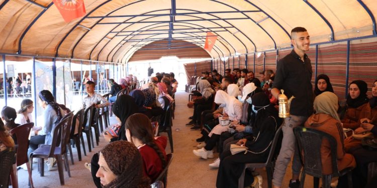 Ciwan û jinên ciwan ên herêma Firatê li kobanê Kona serkeftinê vegirtin