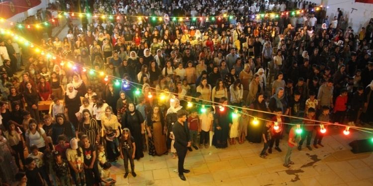 Li Wargeha Penaberan ya Mexmûrê xwandevanên ku dibistana xwe bi dawî kirine hatin xelat kirin