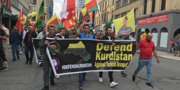 Kurd li Torontoyê li dijî êrişên dagirkeriyê meşiyan