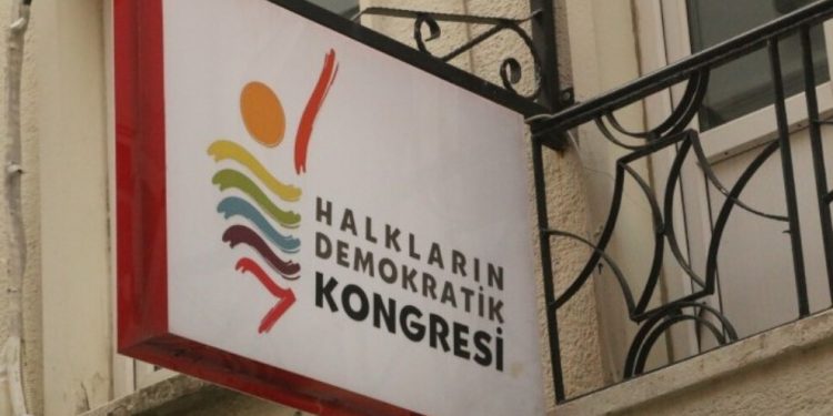 Polîsên faşîst yên Tirk vê sibehê girtin ser Navenda Giştî ya HDK’ê