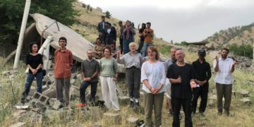 Ciwanên Enternasyonal bi dirûşmeya “Bimeşe ji bo Kurdistanê“ serdana Binêrê Qendîlê kirin