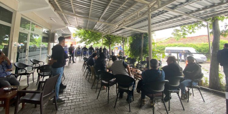 Tevî astengî û gefan jî gel li Bûrsayê li hev civiya