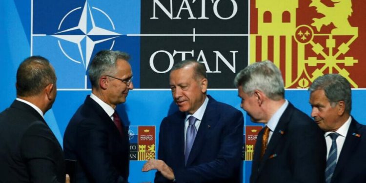 PKK: Gelê Kurd bi dostên xwe re dê têkoşîna li dijî qirkeran bilind bikin