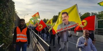 li Vîllîers Le Belê ciwan li dijî dagirkeriyê meşiyan