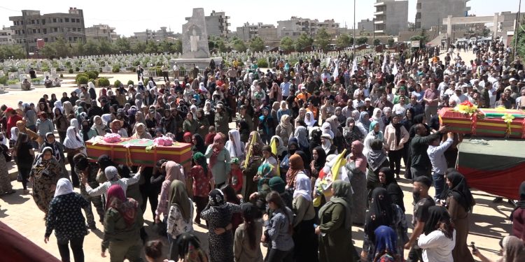 Gelê Qamişlo şehîd Kesra û Mizgîn bi merasîmekê oxir kirin