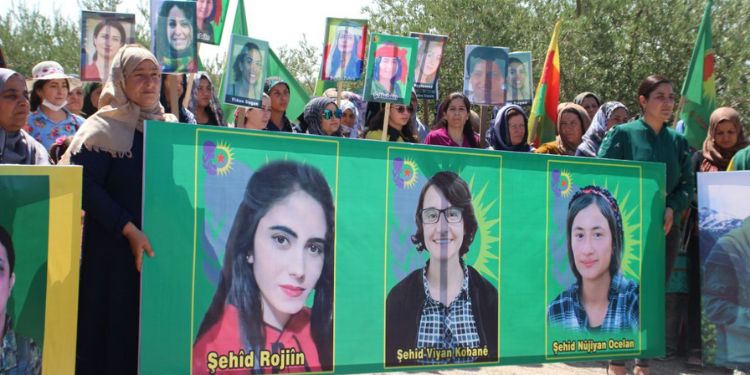 Şêniyên Kobanê şehîdên Helince bi bîranîn