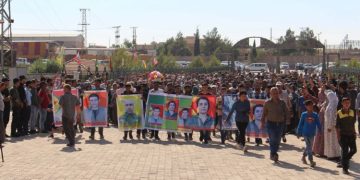 Kobaniyan şehîdên xwe bi merasîmekê oxir kirin