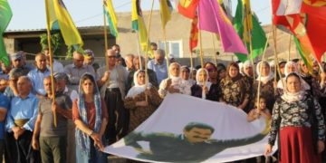 Şêniyên Mexmûrê êrîşên ser Şengalê şermezar kirin