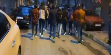 Ciwanên Welatparêz ji bo azadiya Rêber Apo meşiyan