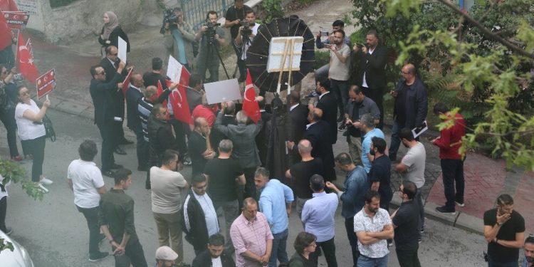 Polîsên faşîst êrîş birin ser navenda HDP’ê