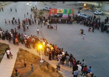 Li bajarê Kobanê ciwanan şahî li darxistin