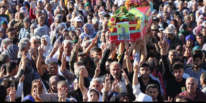 Bi hezaran şêniyên Efrînê şehîd Elî Cebo oxir kirin