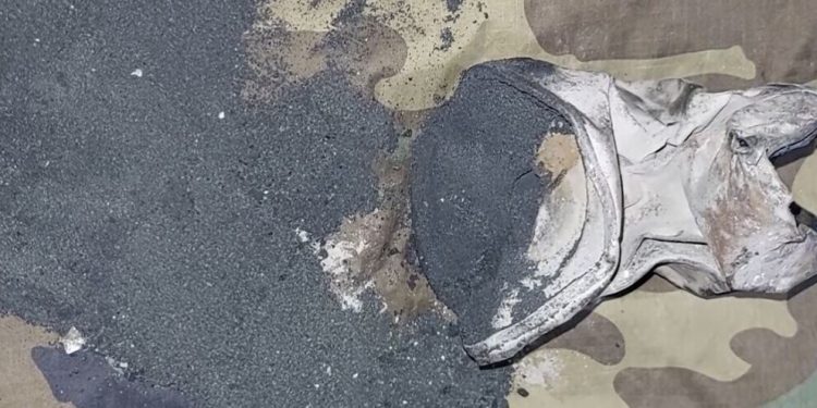 Gerîla dîmenê kapsulekê kişand ku tê de madeyên kîmyewî heye