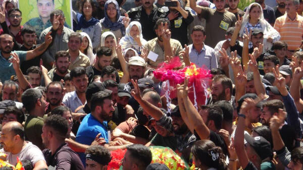 Şêniyên Kobanê du şehîdên xwe oxir kirin