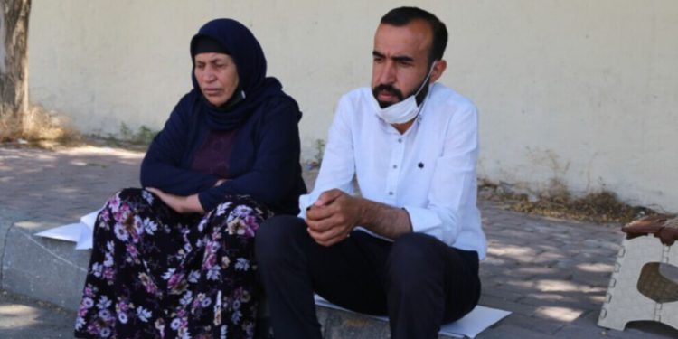 Li Girtîgeha Xarpêtê ku Fadil Şenyaşar tê de girtiye, malbata nobeta xwe dewam dike