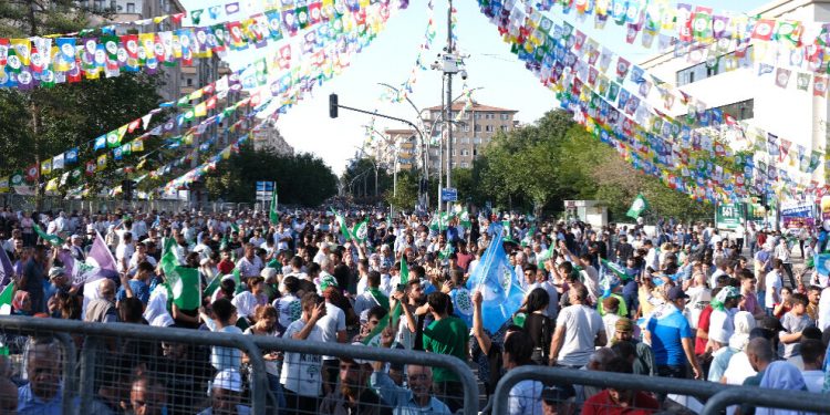 Li Amedê dengê gel: Ji Îmraliyê re hezar silav